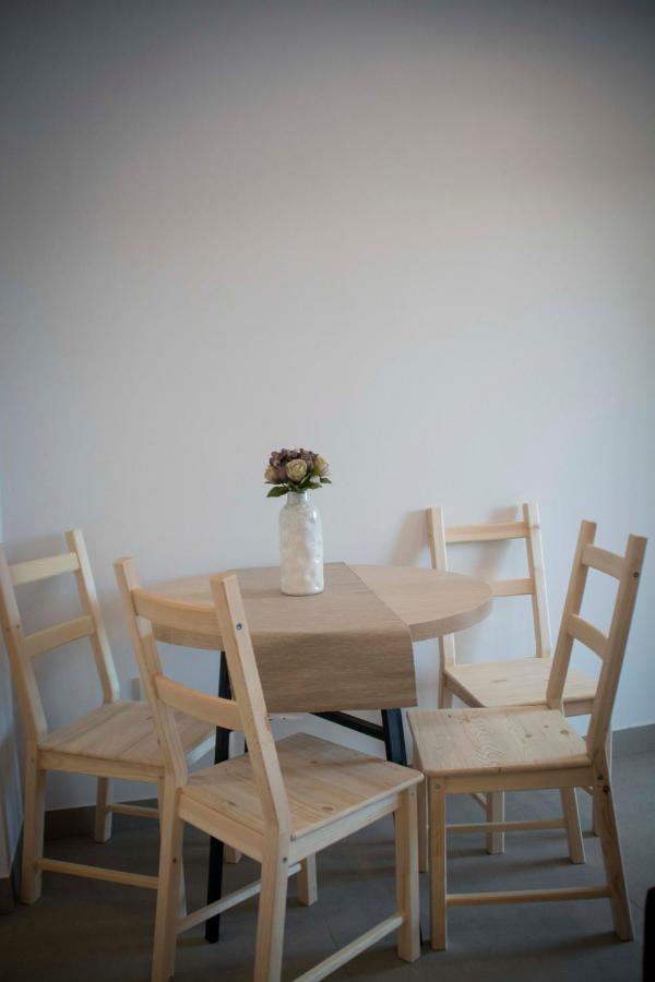 Apartamentos Madreselva Fernan Perez Esterno foto