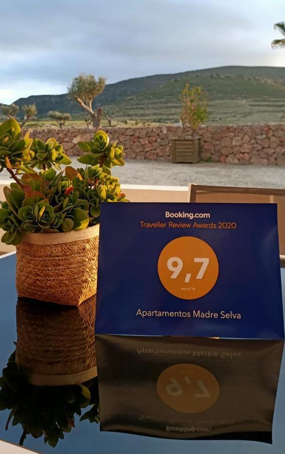 Apartamentos Madreselva Fernan Perez Esterno foto
