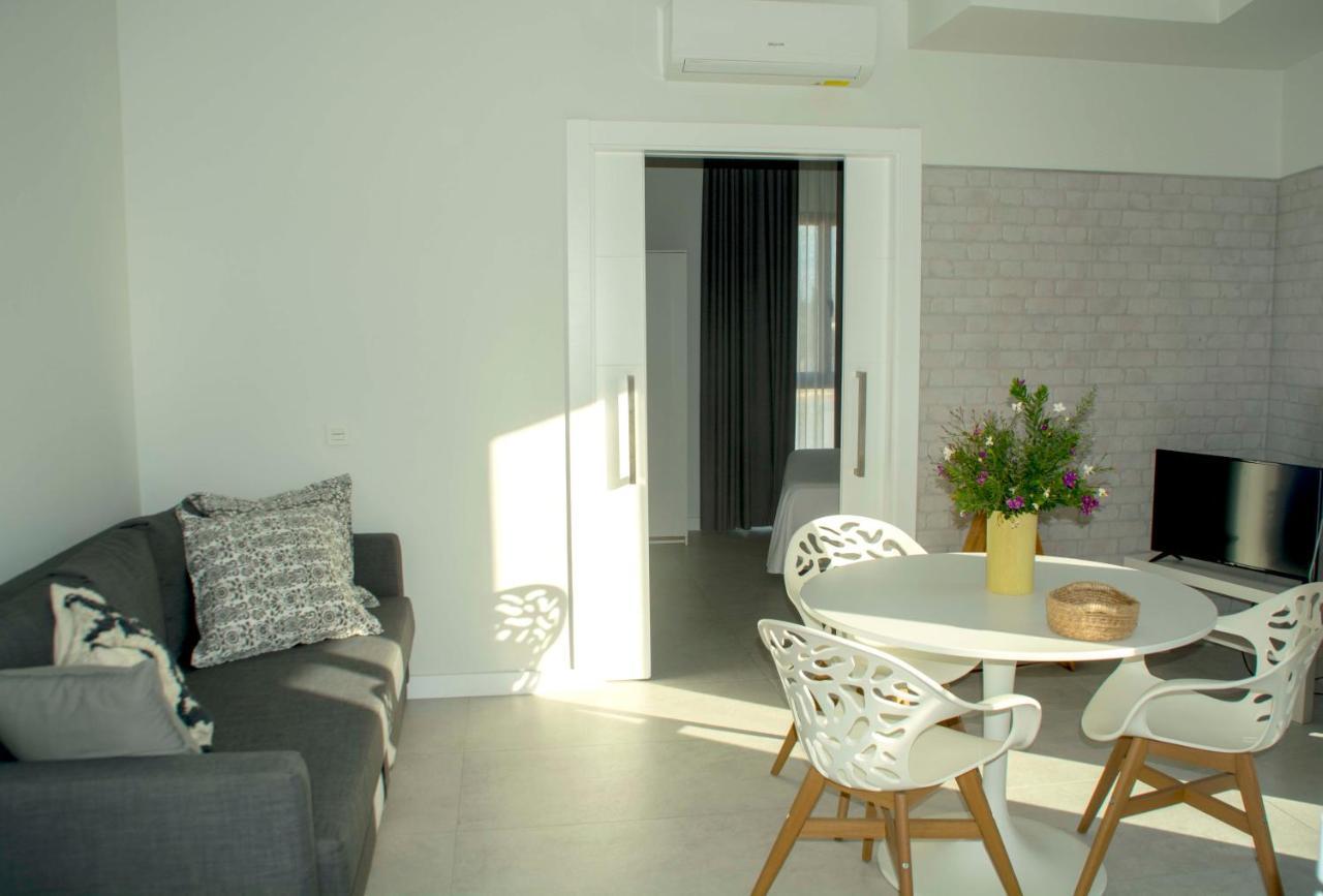 Apartamentos Madreselva Fernan Perez Esterno foto