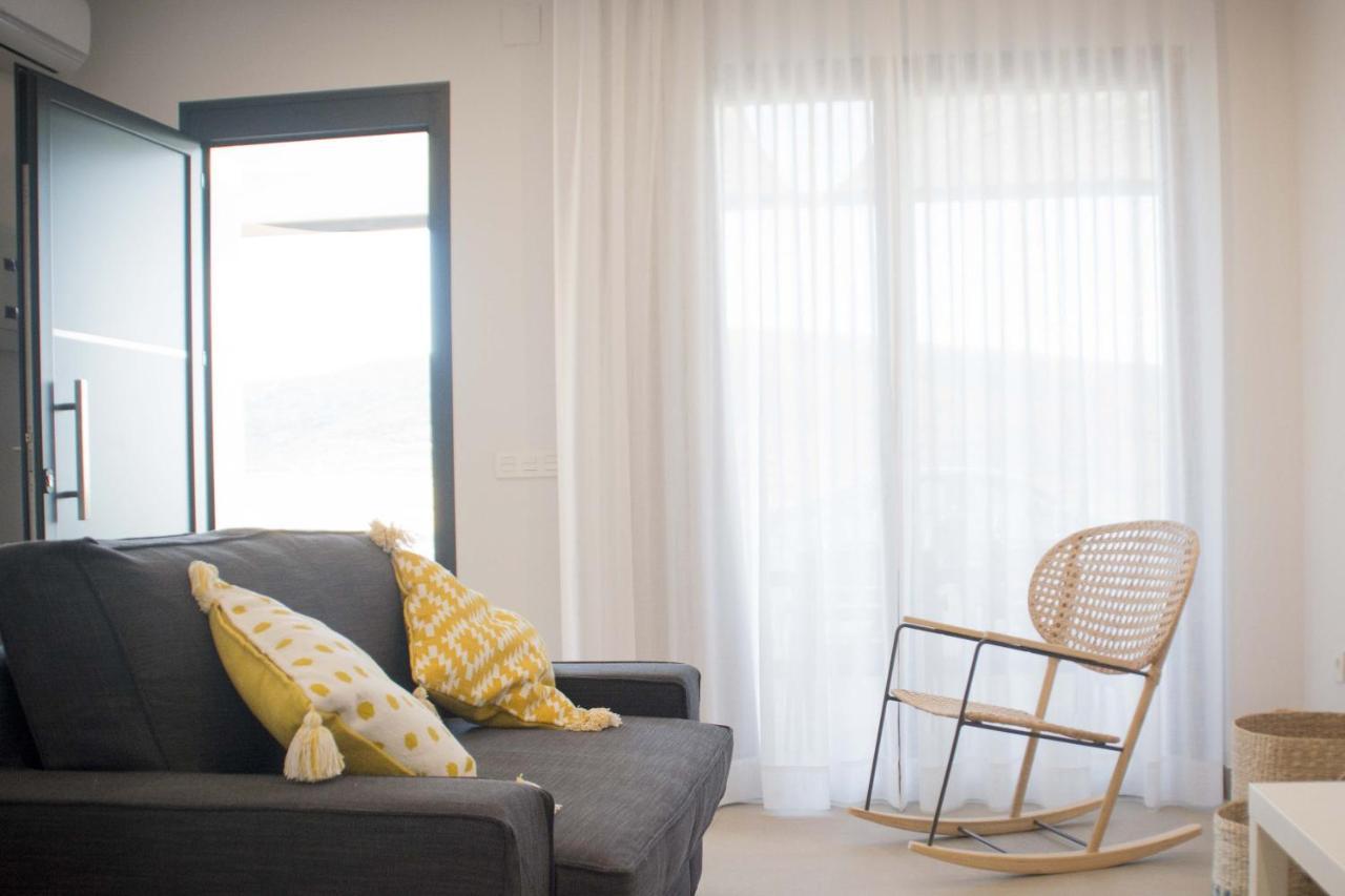 Apartamentos Madreselva Fernan Perez Esterno foto
