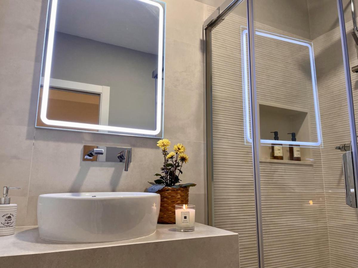 Apartamentos Madreselva Fernan Perez Esterno foto