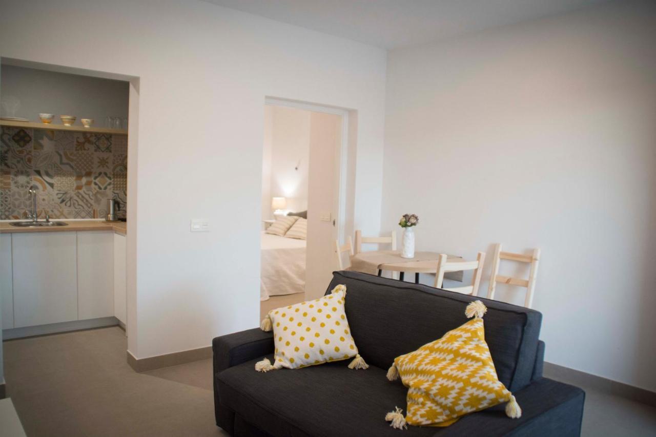 Apartamentos Madreselva Fernan Perez Esterno foto