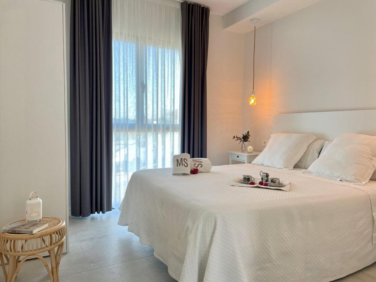 Apartamentos Madreselva Fernan Perez Esterno foto