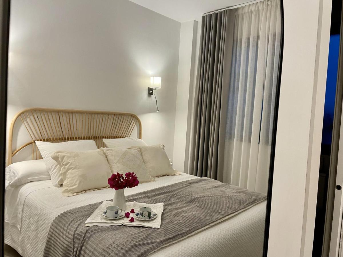 Apartamentos Madreselva Fernan Perez Esterno foto