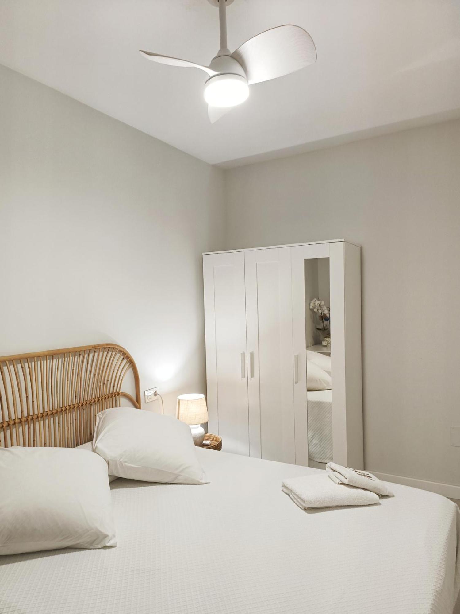 Apartamentos Madreselva Fernan Perez Esterno foto