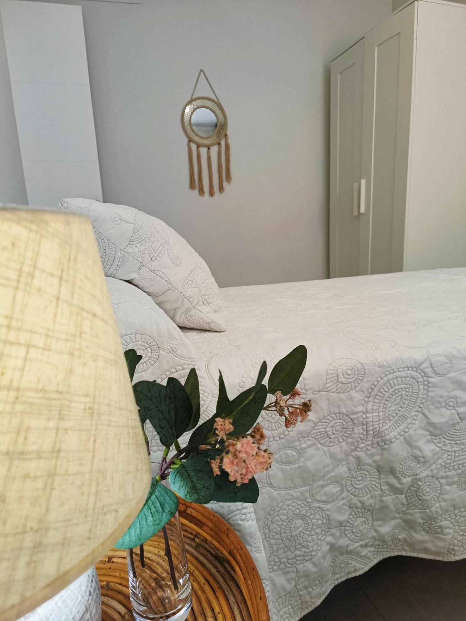 Apartamentos Madreselva Fernan Perez Esterno foto