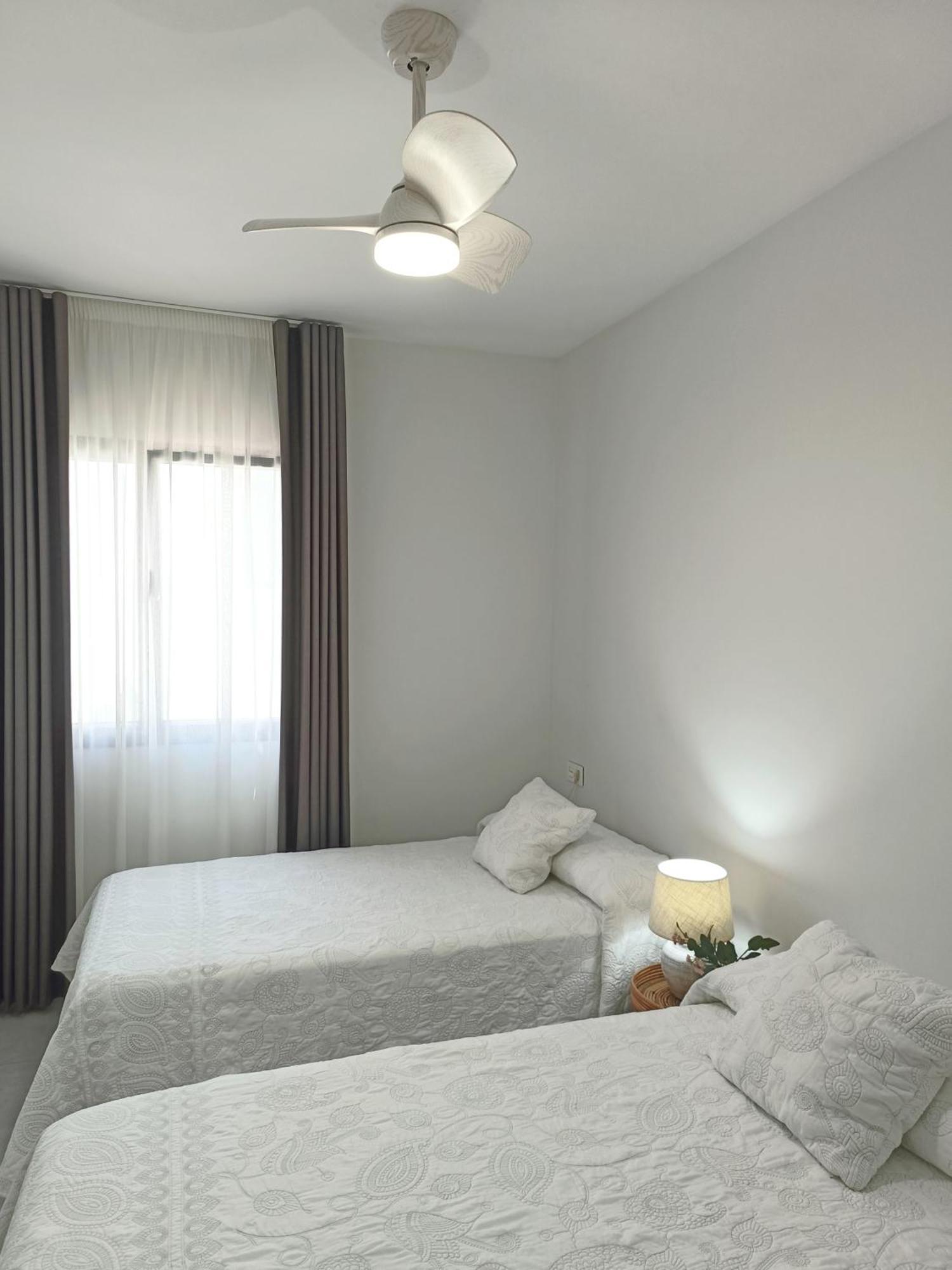 Apartamentos Madreselva Fernan Perez Esterno foto
