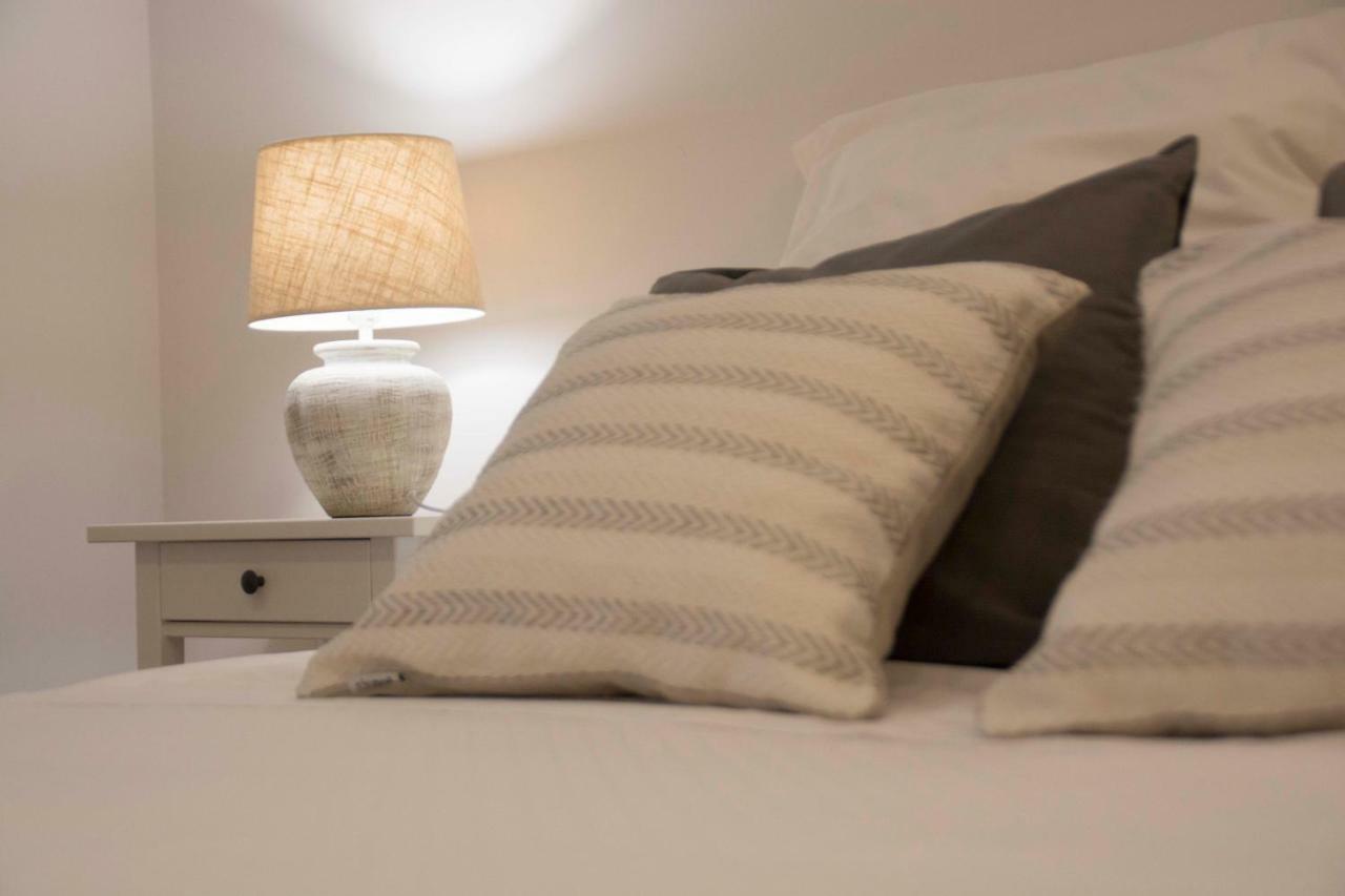 Apartamentos Madreselva Fernan Perez Esterno foto