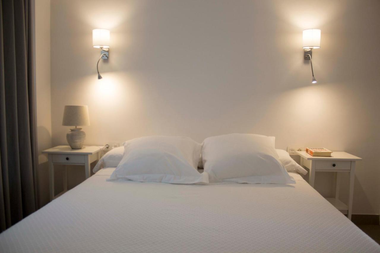 Apartamentos Madreselva Fernan Perez Esterno foto